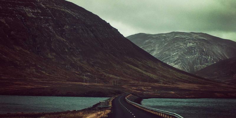 从动漫资讯到实体周边：二次元文化的消费闭环与情感链接