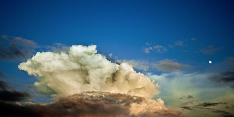 动漫周边77：从多漫123到精品手办与沉浸式Cosplay的次元狂欢